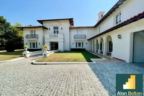 Casa de 6 dormitorios en Pattaya, Tailandia № 211301 - foto 3