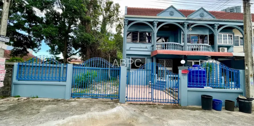 Adosado de 3 dormitorios en Pattaya, Tailandia № 211300