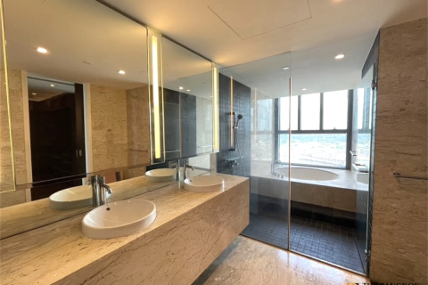 Condo in Bangkok, Thailand, 3 bedrooms  № 190021