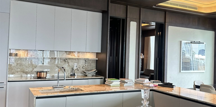 Condo in Bangkok, Thailand, 2 bedrooms  № 190022