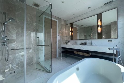 Condo in Bangkok, Thailand, 2 bedrooms  № 157494 - photo 4