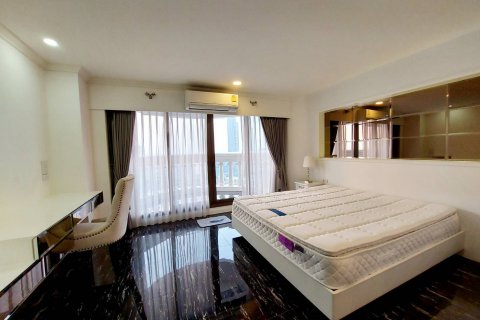 Studio in the Condo in Bang Rak, Bangkok, Thailand № 135853 - photo 2