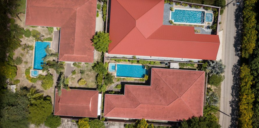 Villa à Pattaya, Thaïlande 15 chambres № 135855