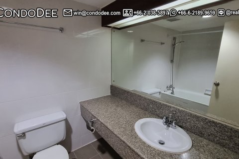 Condo in Bangkok, Thailand, 2 bedrooms № 200879 - photo 8