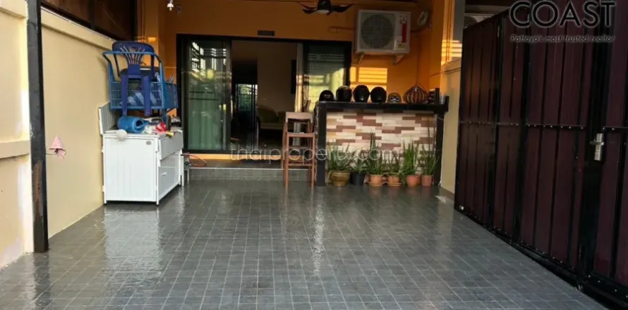 Casa de 4 dormitorios en Pattaya, Tailandia № 212271