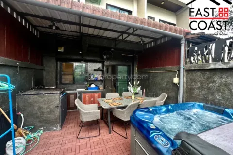 Casa de 4 dormitorios en Pattaya, Tailandia № 212271 - foto 15