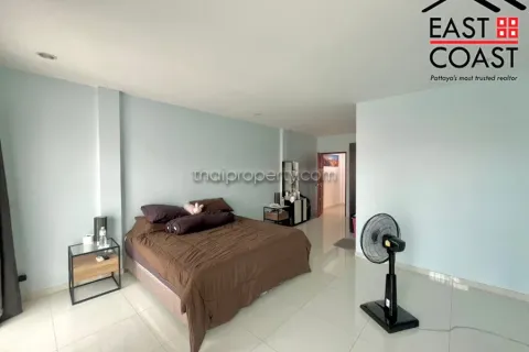 Casa de 4 dormitorios en Pattaya, Tailandia № 212271 - foto 10