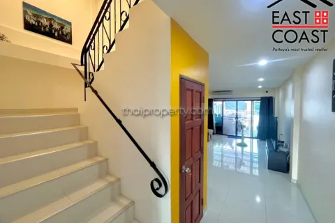Casa de 4 dormitorios en Pattaya, Tailandia № 212271 - foto 12