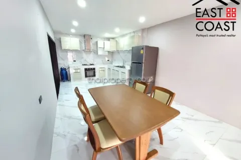 Casa de 4 dormitorios en Pattaya, Tailandia № 212272 - foto 5