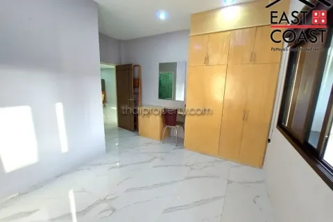 Casa de 4 dormitorios en Pattaya, Tailandia № 212272 - foto 16