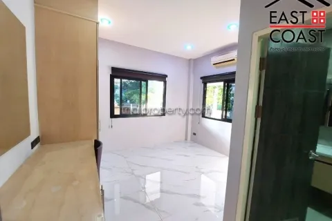 Casa de 4 dormitorios en Pattaya, Tailandia № 212272 - foto 15