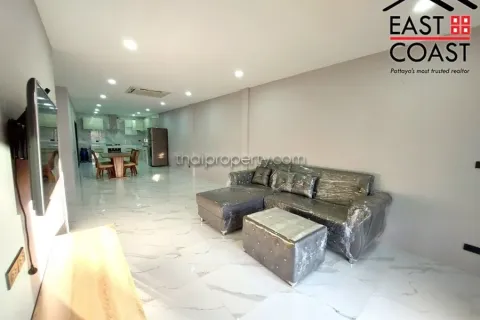 Casa de 4 dormitorios en Pattaya, Tailandia № 212272 - foto 3