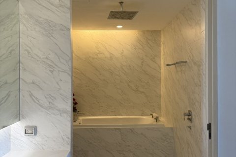 Condo in Watthana, Bangkok, Thailand, 2 bedrooms  № 154063 - photo 10