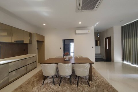 House in Saphan Sung, Bangkok, Thailand 5 bedrooms № 148528 - photo 9