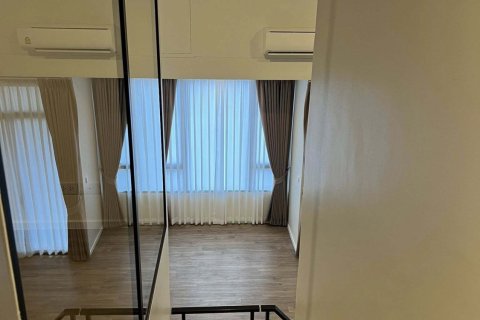 Condo in Huai Khwang, Bangkok, Thailand, 3 bedrooms  № 148531 - photo 5