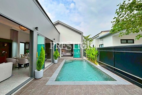 House in Pattaya, Thailand 4 bedrooms № 198169