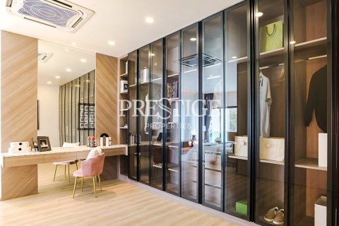House in Pattaya, Thailand 4 bedrooms № 198170 - photo 12