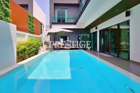 House in Pattaya, Thailand 4 bedrooms № 198171
