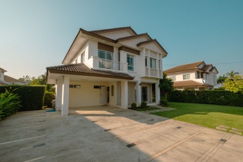 House in Chiang Mai, Thailand 3 bedrooms № 155339 - photo 1