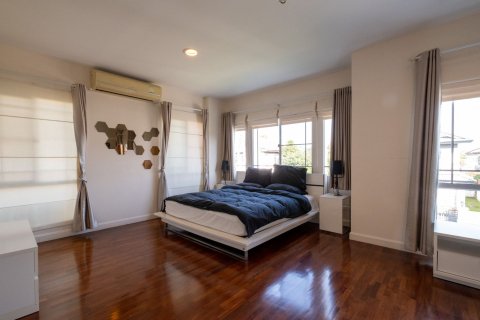 House in Chiang Mai, Thailand 3 bedrooms № 155339 - photo 11