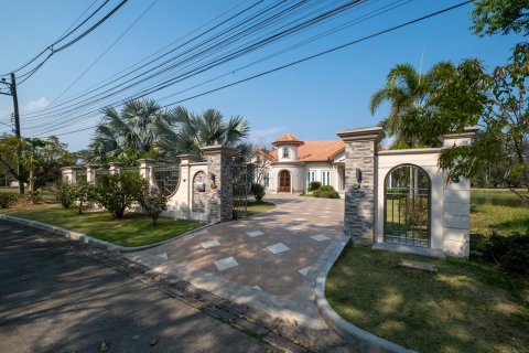 Villa in Chiang Mai, Thailand 3 bedrooms № 155338 - photo 8