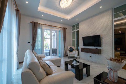 Villa in Chiang Mai, Thailand 3 bedrooms № 155338 - photo 14