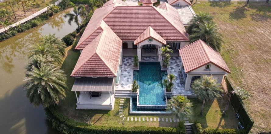 Villa in Chiang Mai, Thailand 3 bedrooms № 155338