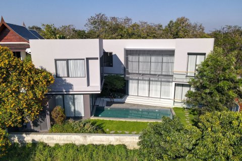 Villa in Chiang Mai, Thailand 4 bedrooms № 155340 - photo 1