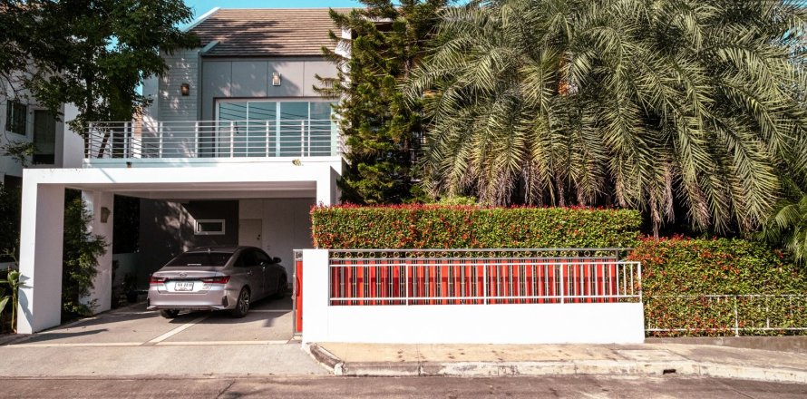 House in Chiang Mai, Thailand 3 bedrooms № 155341