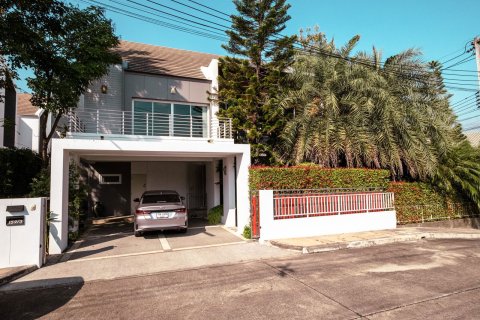 House in Chiang Mai, Thailand 3 bedrooms № 155341 - photo 2