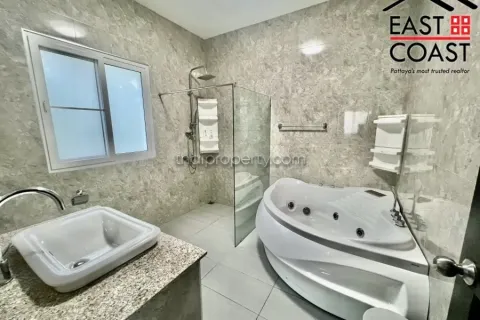 Casa de 5 dormitorios en Pattaya, Tailandia № 213287 - foto 9