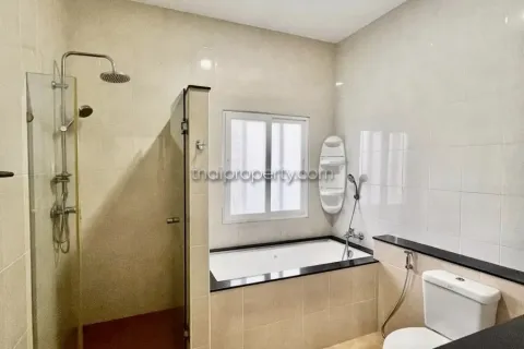 Casa de 5 dormitorios en Pattaya, Tailandia № 213287 - foto 11