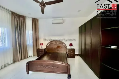 Casa de 5 dormitorios en Pattaya, Tailandia № 213287 - foto 12