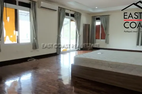Casa de 5 dormitorios en Pattaya, Tailandia № 213285 - foto 28