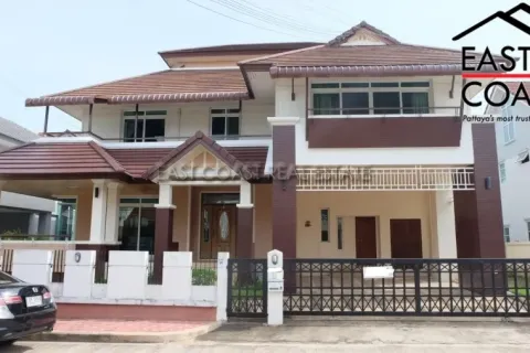 Casa de 5 dormitorios en Pattaya, Tailandia № 213285