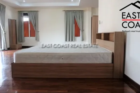 Casa de 5 dormitorios en Pattaya, Tailandia № 213285 - foto 30