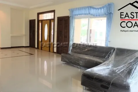 Casa de 5 dormitorios en Pattaya, Tailandia № 213285 - foto 14