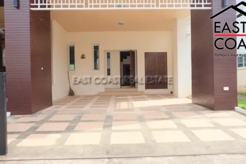 Casa de 5 dormitorios en Pattaya, Tailandia № 213285 - foto 4