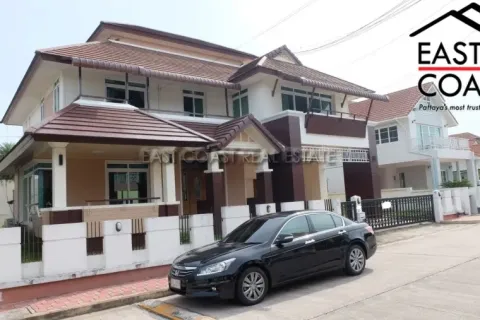 Casa de 5 dormitorios en Pattaya, Tailandia № 213285 - foto 2