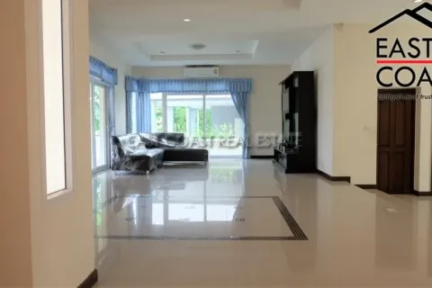 Casa de 5 dormitorios en Pattaya, Tailandia № 213285 - foto 8