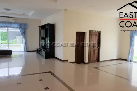 Casa de 5 dormitorios en Pattaya, Tailandia № 213285 - foto 11