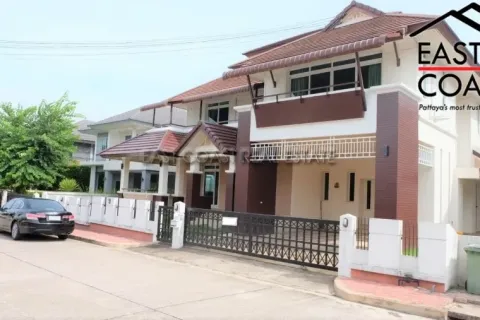 Casa de 5 dormitorios en Pattaya, Tailandia № 213285 - foto 3