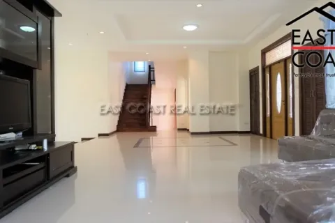 Casa de 5 dormitorios en Pattaya, Tailandia № 213285 - foto 16