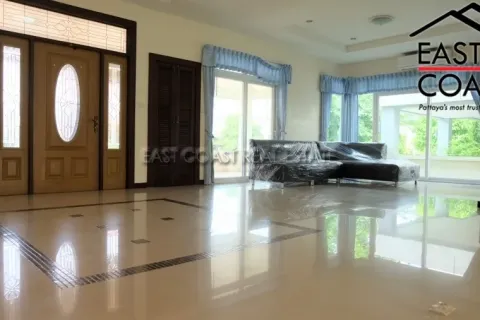 Casa de 5 dormitorios en Pattaya, Tailandia № 213285 - foto 12