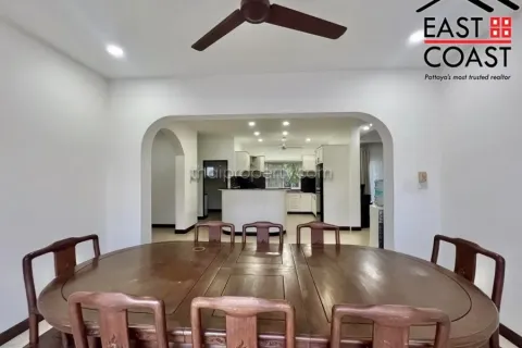 Casa de 5 dormitorios en Pattaya, Tailandia № 213288 - foto 4