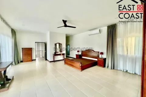 Casa de 5 dormitorios en Pattaya, Tailandia № 213288 - foto 7
