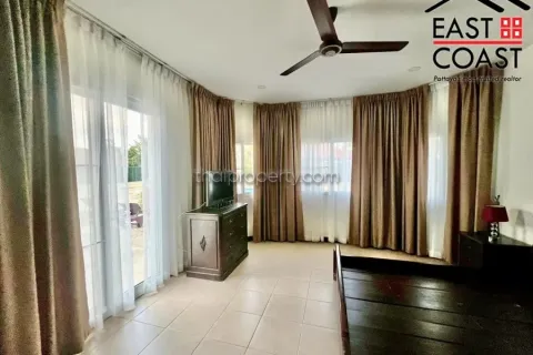 Casa de 5 dormitorios en Pattaya, Tailandia № 213288 - foto 14