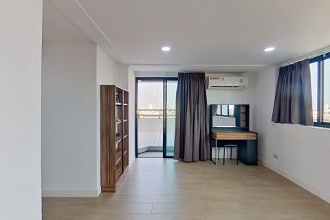 Condo in Phaya Thai, Bangkok, Thailand, 3 bedrooms  № 160796 - photo 13