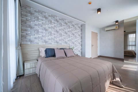 Condo in Phra Khanong, Bangkok, Thailand, 3 bedrooms  № 160799 - photo 13