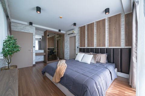 Condo in Phra Khanong, Bangkok, Thailand, 3 bedrooms  № 160799 - photo 8